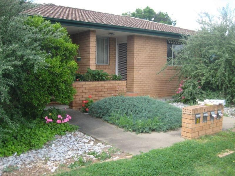 4/3 Edinburgh Avenue, Tamworth NSW 2340