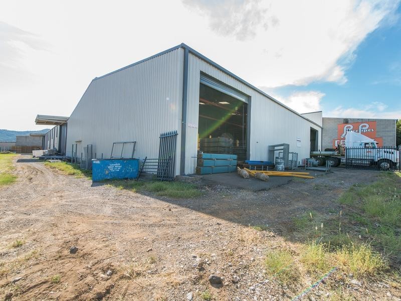 14-18 Avro Street, Tamworth NSW 2340
