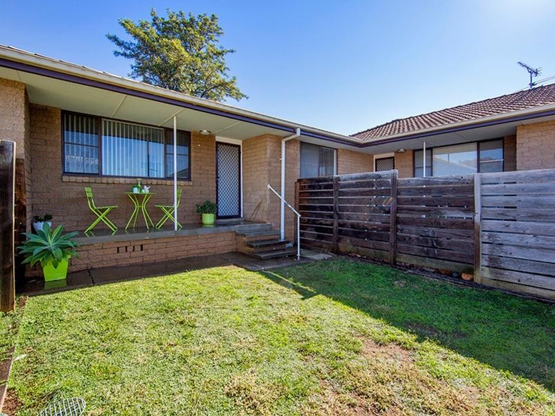 2/4 Woodstock Street, Tamworth NSW 2340