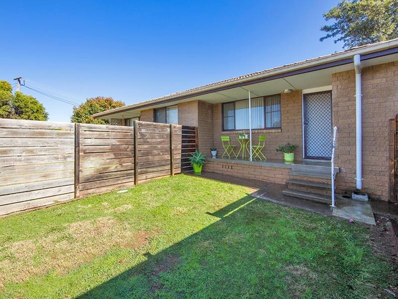 2/4 Woodstock Street, Tamworth NSW 2340