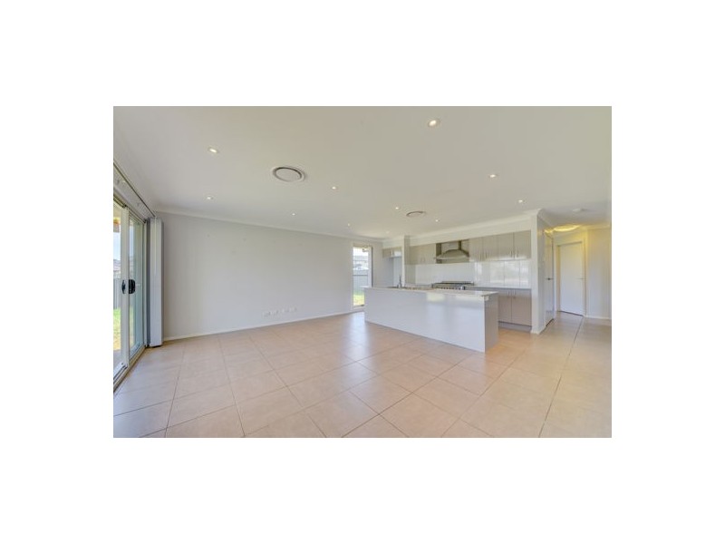 17 Regal Park Drive, Tamworth NSW 2340