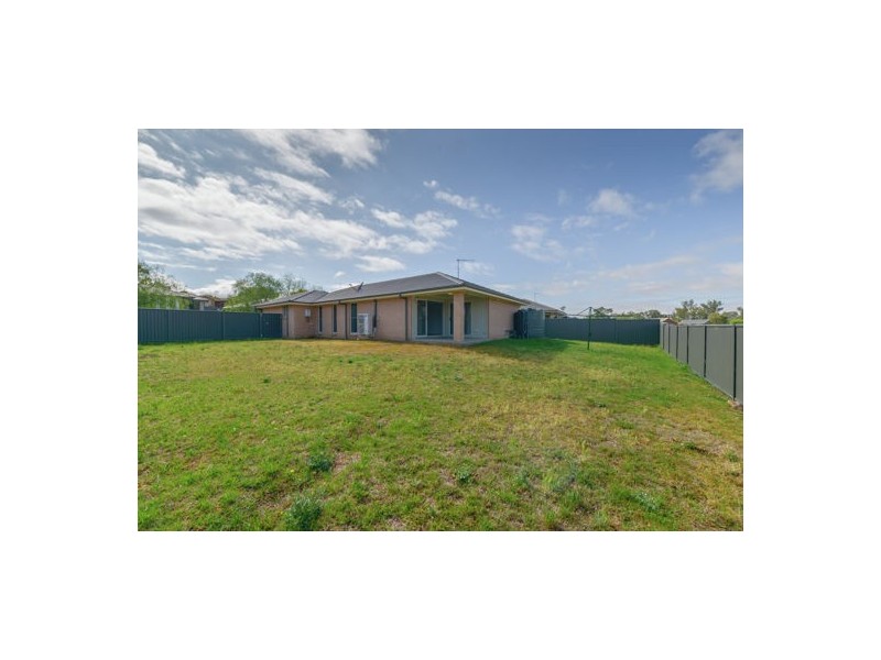 17 Regal Park Drive, Tamworth NSW 2340