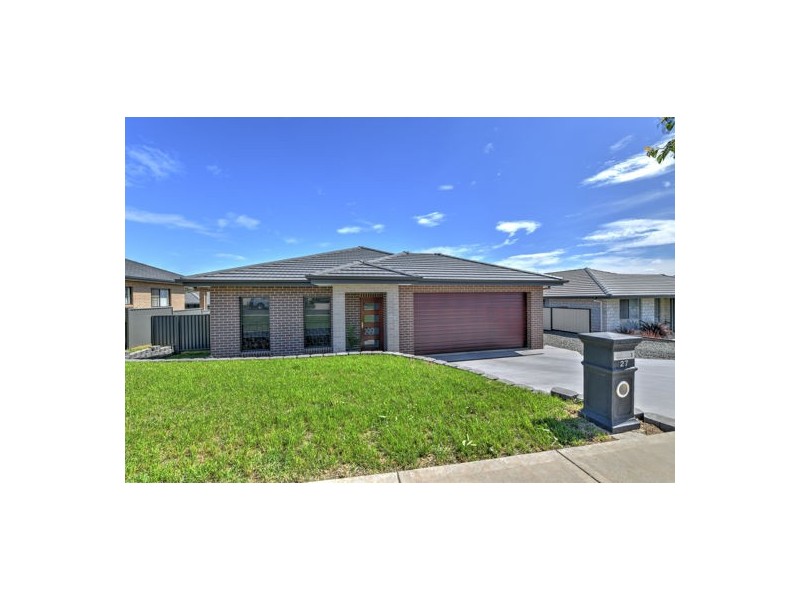 27 Falcon Drive, Tamworth NSW 2340