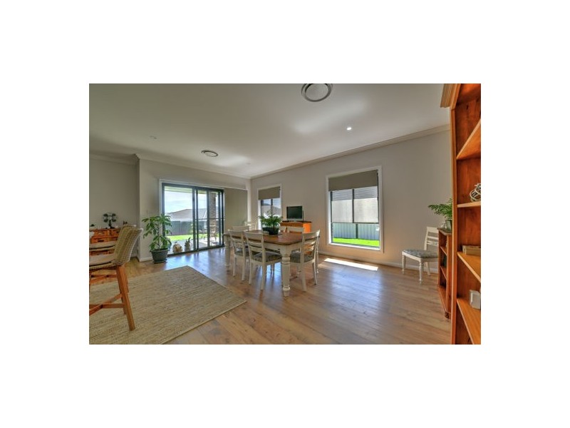 27 Falcon Drive, Tamworth NSW 2340