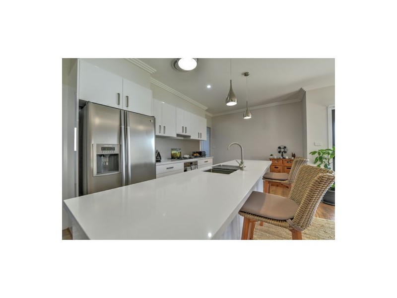 27 Falcon Drive, Tamworth NSW 2340