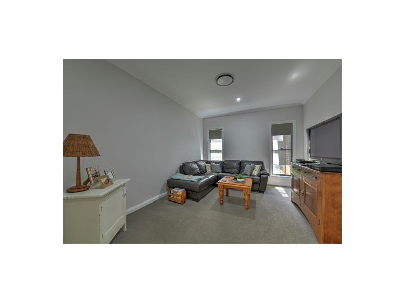 27 Falcon Drive, Tamworth NSW 2340