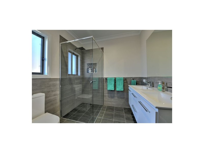 27 Falcon Drive, Tamworth NSW 2340