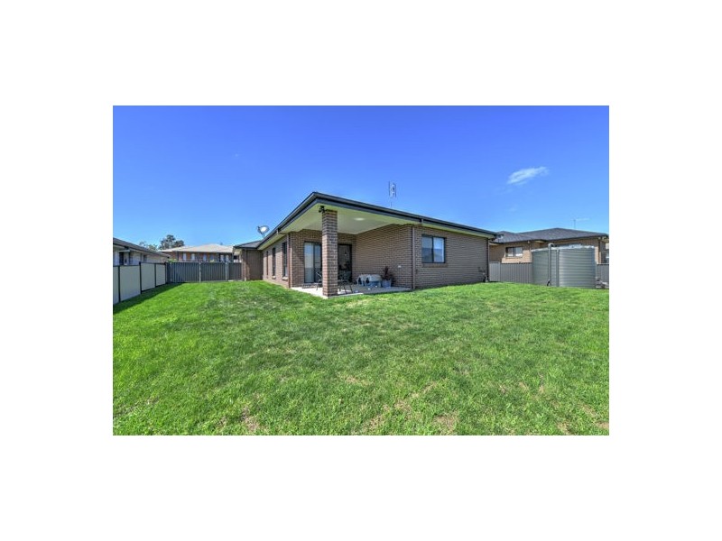 27 Falcon Drive, Tamworth NSW 2340