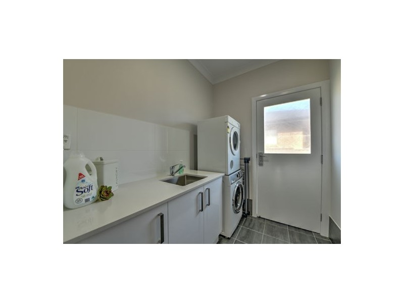 27 Falcon Drive, Tamworth NSW 2340