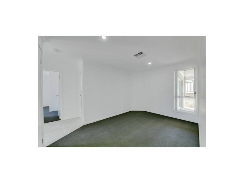 1 Scarborough Close, Tamworth NSW 2340