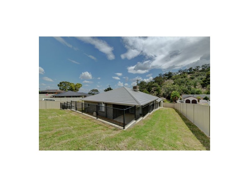 1 Scarborough Close, Tamworth NSW 2340