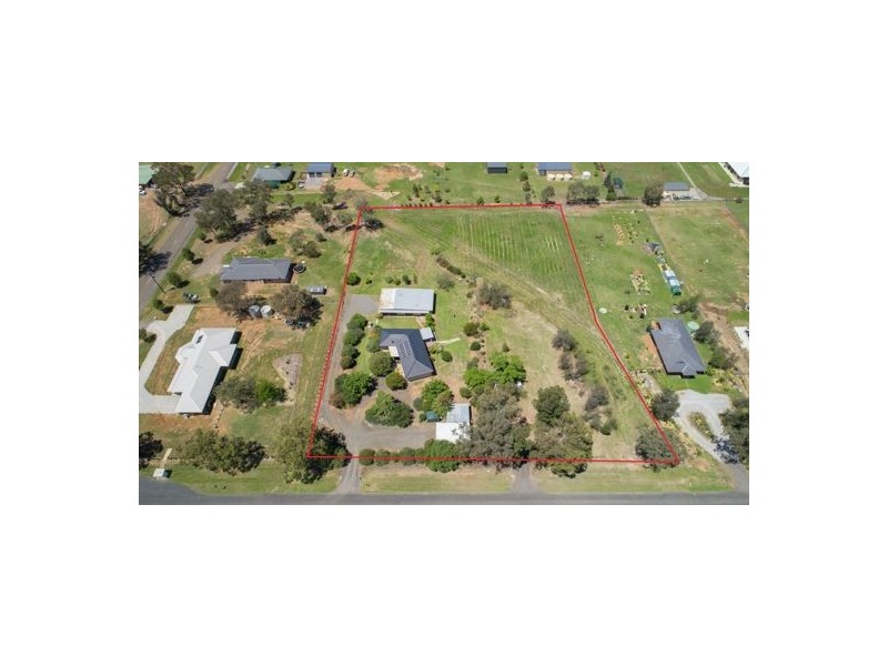 17 Regans Road, Tamworth NSW 2340