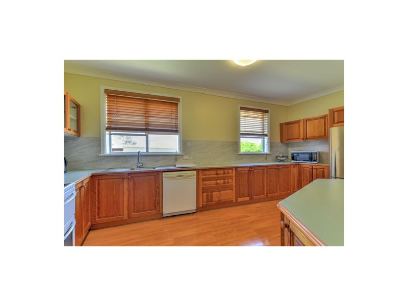 17 Regans Road, Tamworth NSW 2340