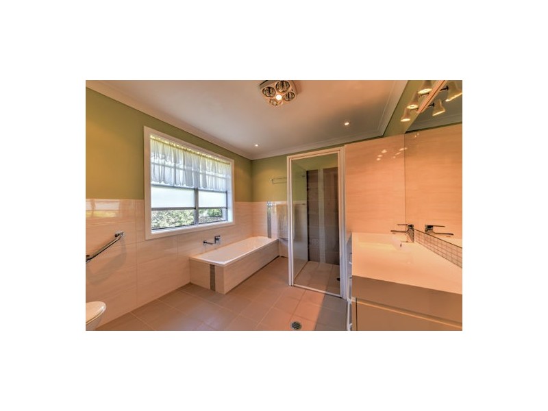 17 Regans Road, Tamworth NSW 2340