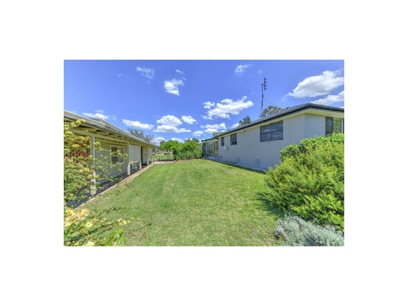 17 Regans Road, Tamworth NSW 2340