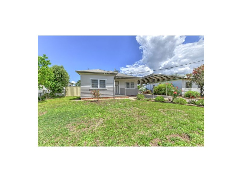 8 Hilton Street, Tamworth NSW 2340
