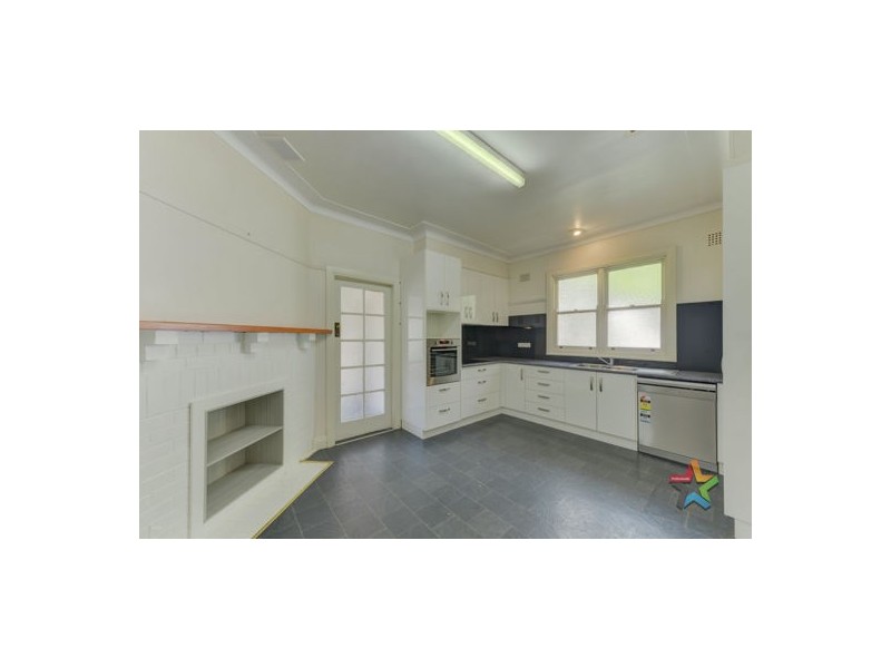 110 Upper Street, Tamworth NSW 2340