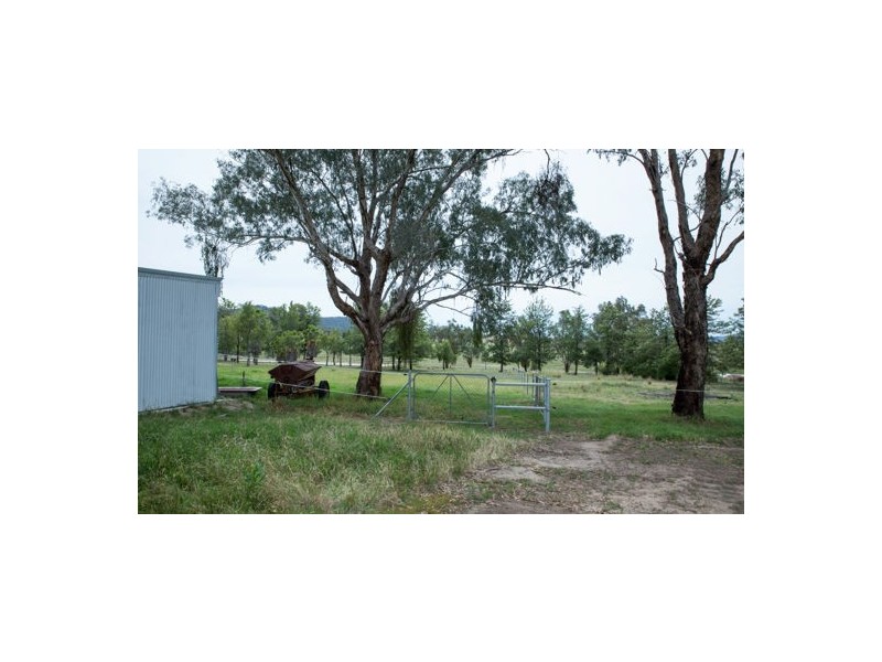 42 Yarrol Road, Tamworth NSW 2340