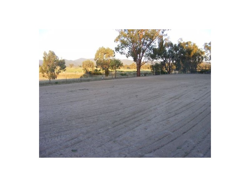 42 Yarrol Road, Tamworth NSW 2340