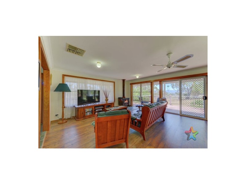 11 Woodside Chase, Tamworth NSW 2340