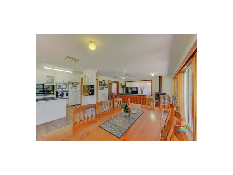 11 Woodside Chase, Tamworth NSW 2340