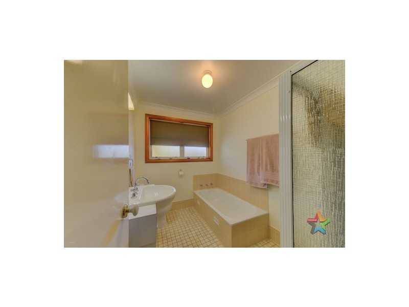 11 Woodside Chase, Tamworth NSW 2340