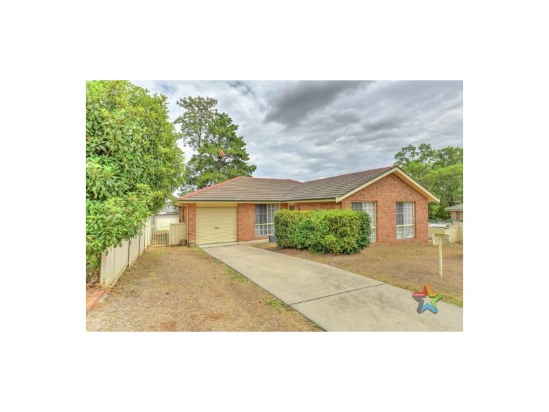 8 Grevillea Place, Tamworth NSW 2340