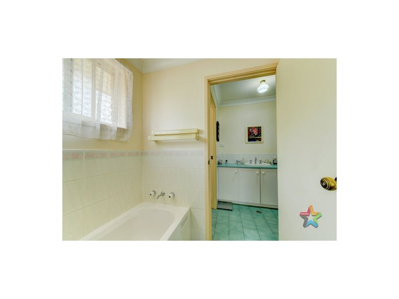 8 Grevillea Place, Tamworth NSW 2340