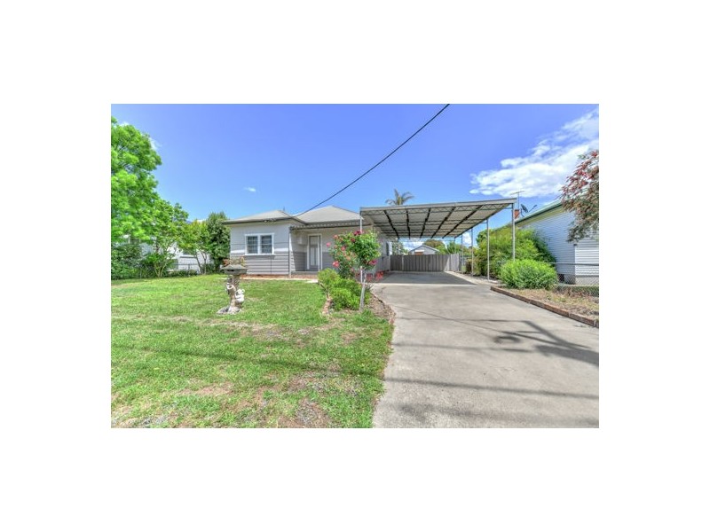 8 Hilton Street, Tamworth NSW 2340