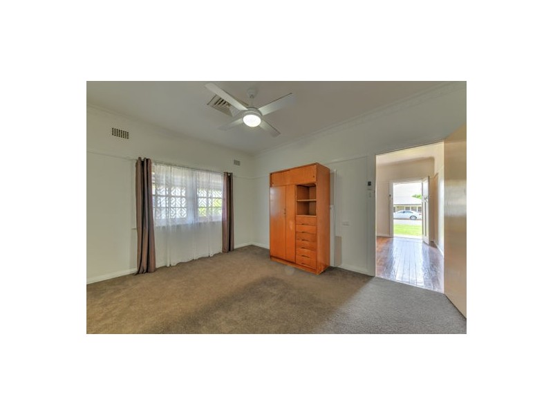 8 Hilton Street, Tamworth NSW 2340