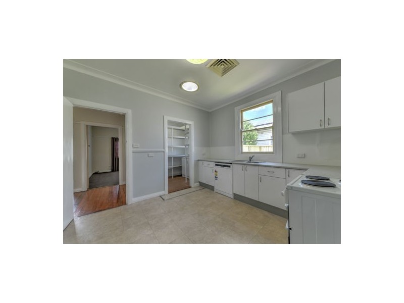 8 Hilton Street, Tamworth NSW 2340