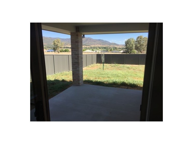 32 Reginald Drive, Tamworth NSW 2340