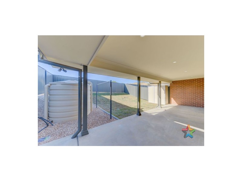 2/3 Francis Avenue, Tamworth NSW 2340