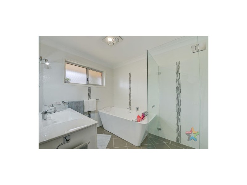 11 Scarborough Close, Tamworth NSW 2340