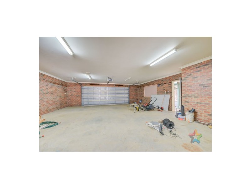 11 Scarborough Close, Tamworth NSW 2340