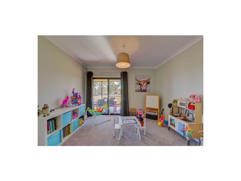15 Bluebell Way, Tamworth NSW 2340