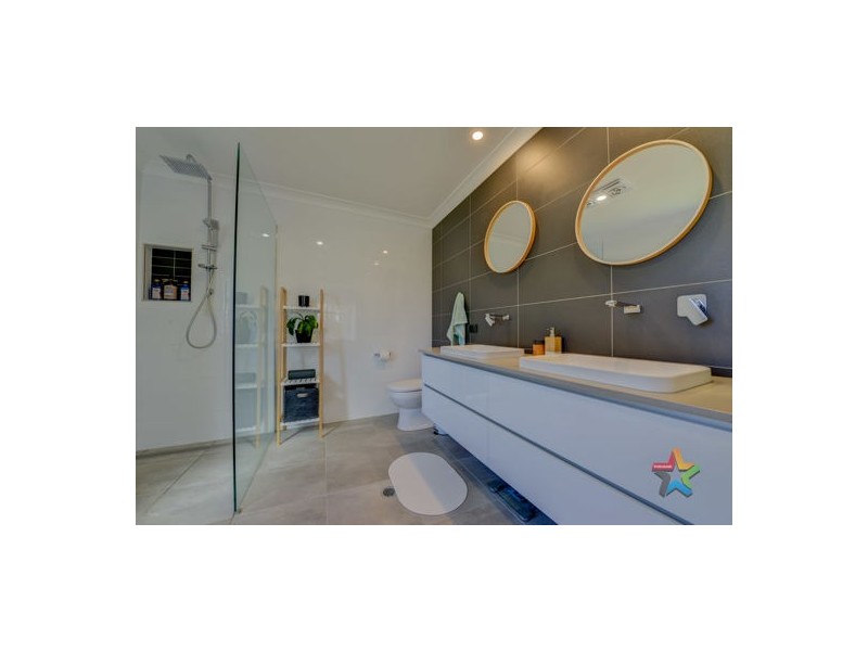 15 Bluebell Way, Tamworth NSW 2340