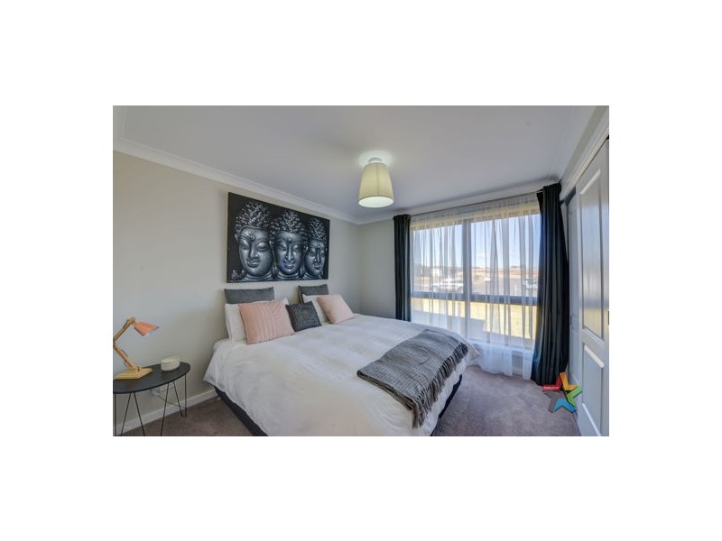 15 Bluebell Way, Tamworth NSW 2340