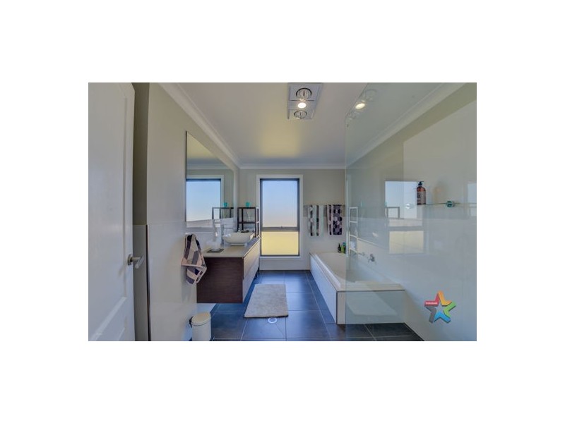 15 Bluebell Way, Tamworth NSW 2340