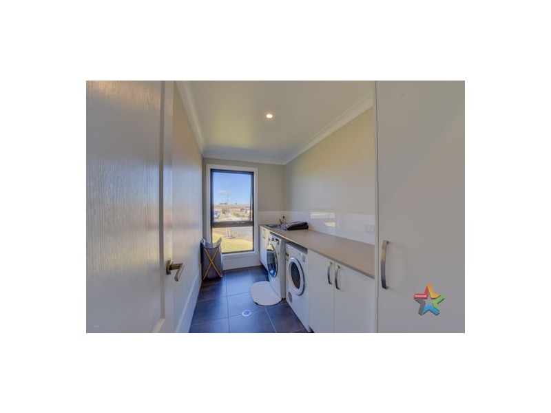 15 Bluebell Way, Tamworth NSW 2340