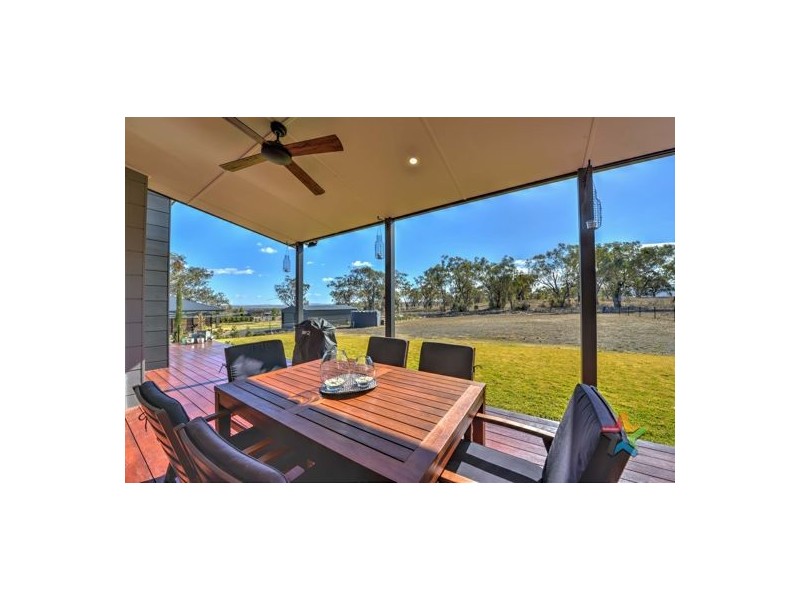 15 Bluebell Way, Tamworth NSW 2340