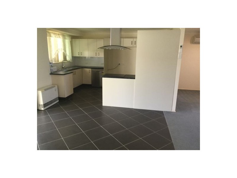 11 Carole Drive, Tamworth NSW 2340