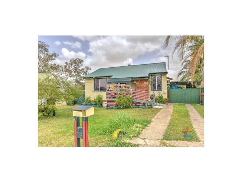 25 Thompson Crescent, Tamworth NSW 2340