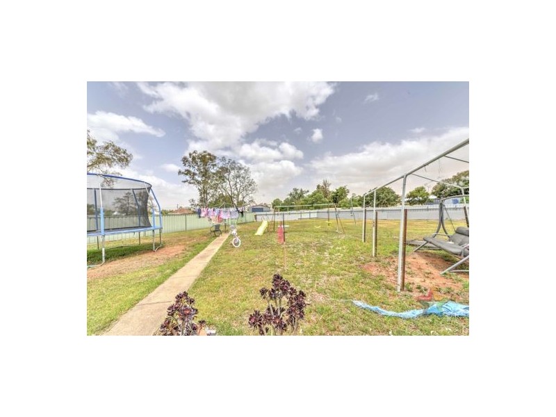 25 Thompson Crescent, Tamworth NSW 2340