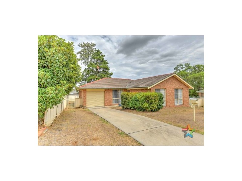 8 Grevillea Place, Tamworth NSW 2340