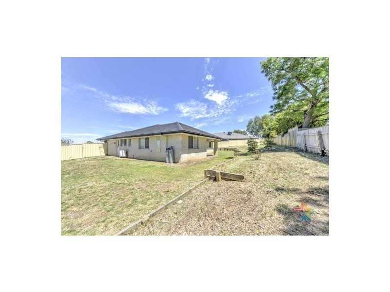 26 Regal Park Drive, Tamworth NSW 2340