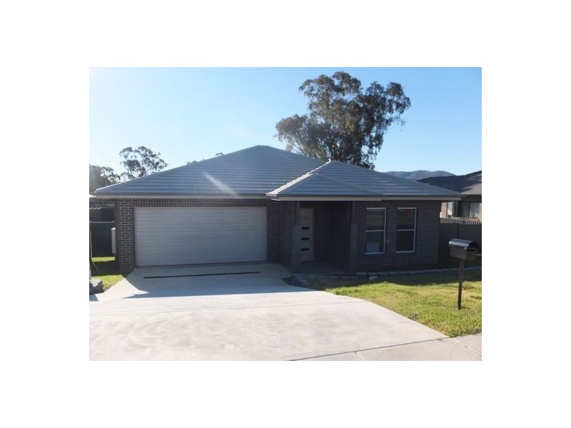 31 Falcon Drive, Tamworth NSW 2340