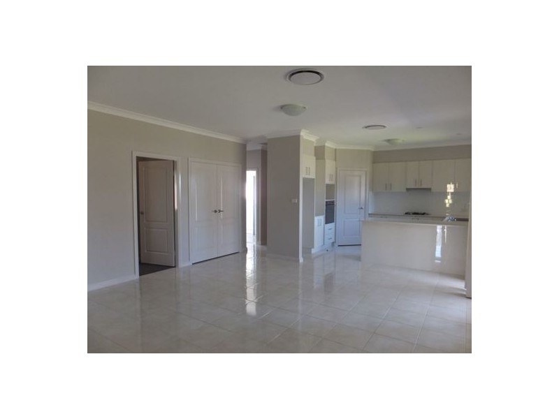 31 Falcon Drive, Tamworth NSW 2340
