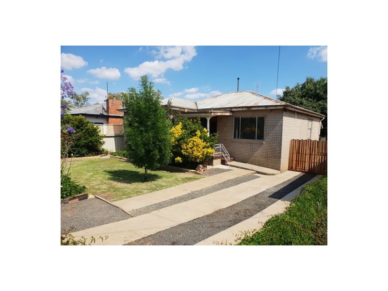11 Thomas Street, Tamworth NSW 2340