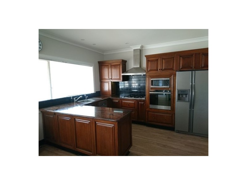 11 Thomas Street, Tamworth NSW 2340